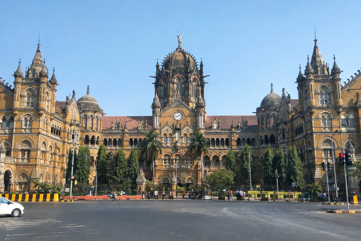 chhatrapati-shivaji-maharaj-terminus.webp